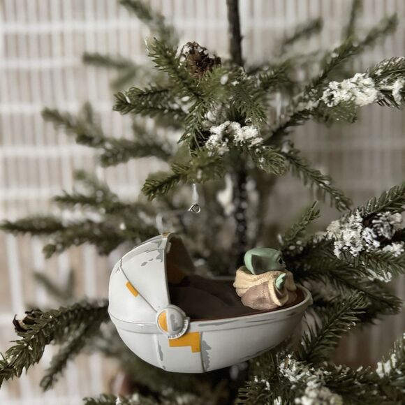 Hallmark Keepsake Ornament 2020 The Child Star Wars the Mandalorian Movie - Picture 9 of 9